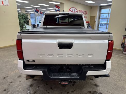 Used 2024 Toyota Tacoma TRD Sport w/ TRD Sport Upgrade Package image 8