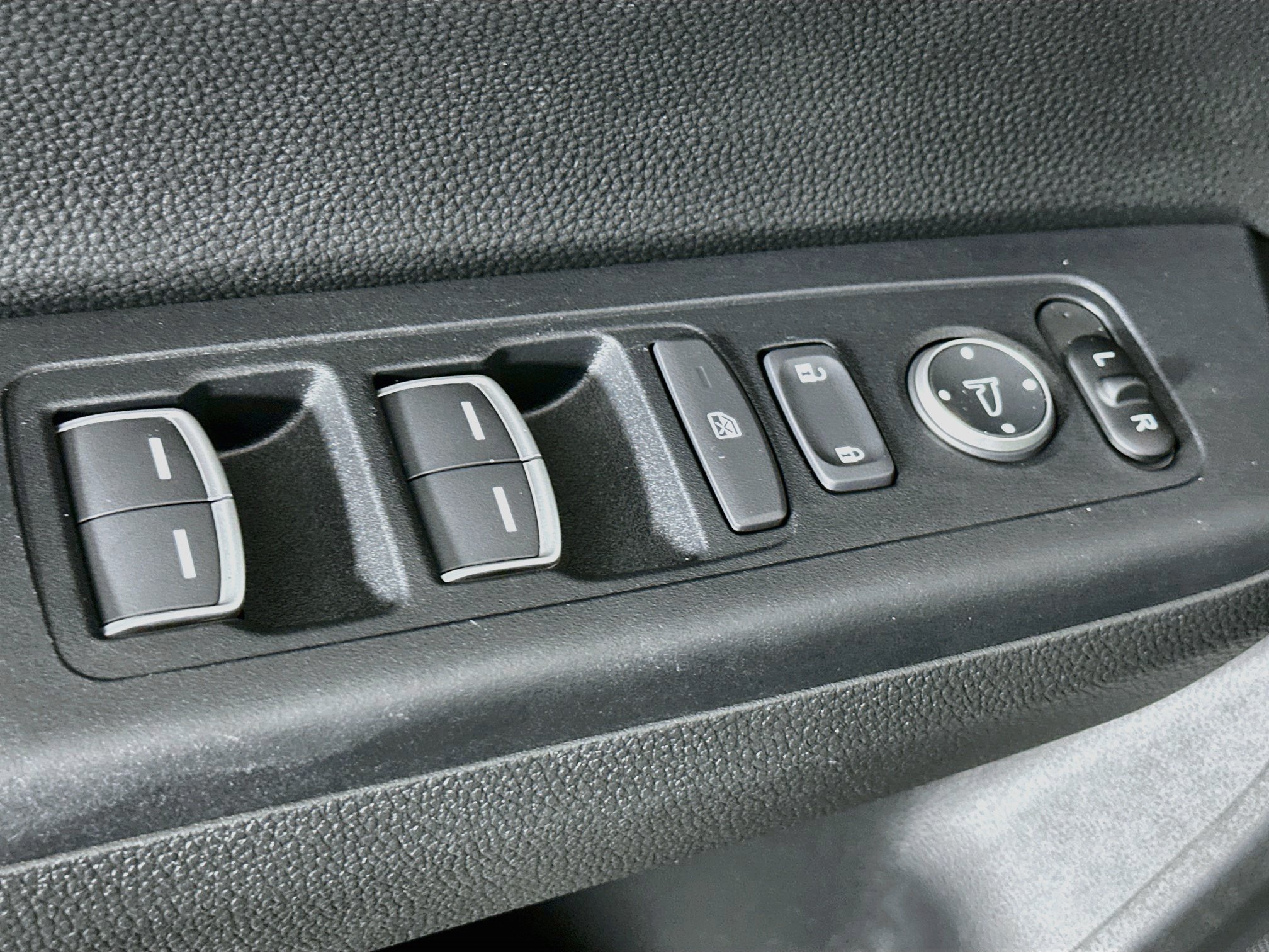 Used 2025 Honda CR-V EX-L image 15