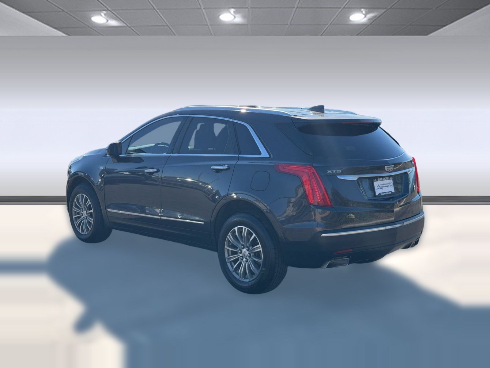 Used 2017 Cadillac XT5 Luxury FWD image 3