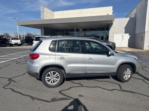 Used 2013 Volkswagen Tiguan S image 8