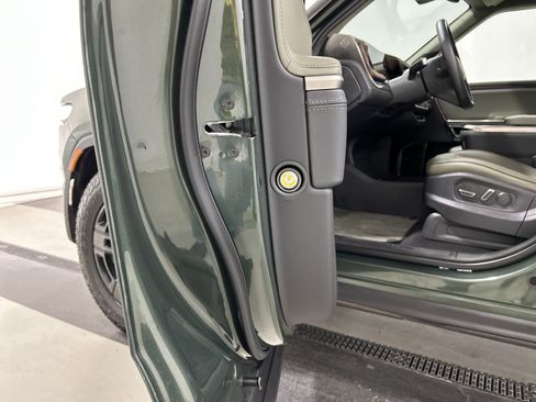 Used 2024 Rivian R1S Adventure AWD/4WD image 32