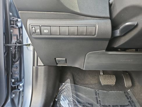 Used 2025 Toyota Corolla LE w/ Convenience Package FWD image 25