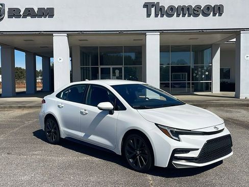 Used 2023 Toyota Corolla SE image 2