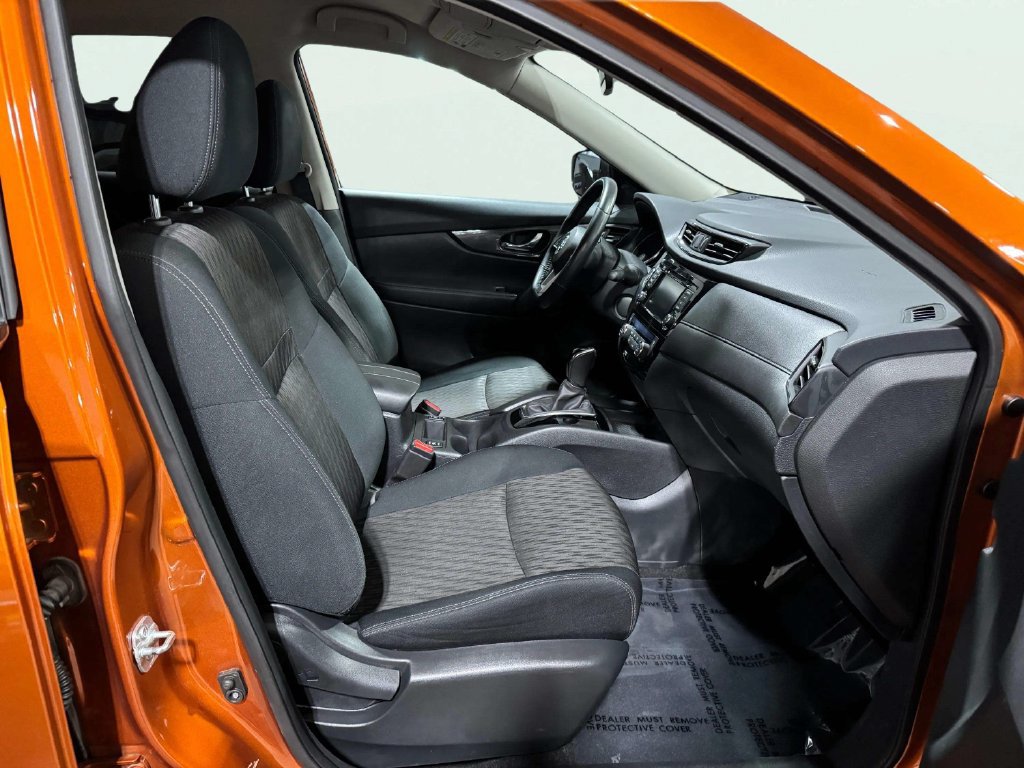 Used 2018 Nissan Rogue SV AWD/4WD image 25