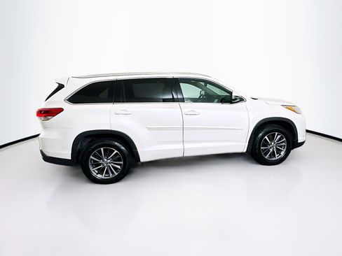 Used 2018 Toyota Highlander XLE image 10
