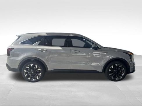 Used 2025 Kia Sorento EX FWD image 4