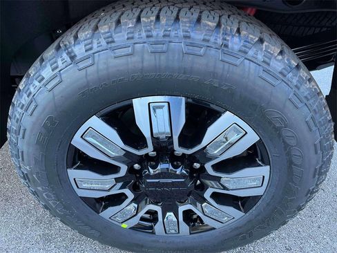 New 2026 GMC Sierra 2500 Denali w/ Denali Reserve Package image 11