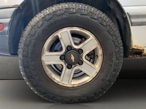 Used 2002 Chevrolet Tracker 4WD w/ Preferred Equipment Group image 13