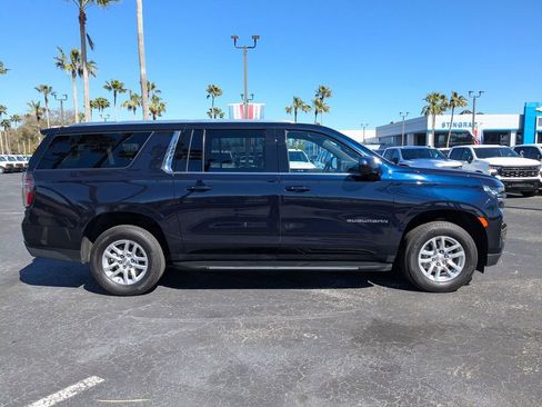Used 2024 Chevrolet Suburban LT image 3