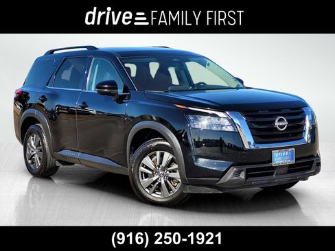 Used 2023 Nissan Pathfinder SV FWD image 1