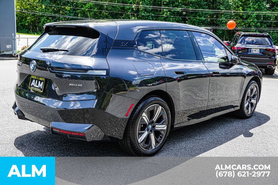 Used 2024 BMW iX xDrive50 w/ Premium Package AWD/4WD image 5