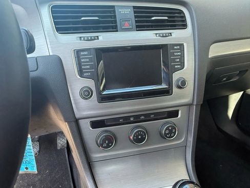 Used 2015 Volkswagen Golf S image 19