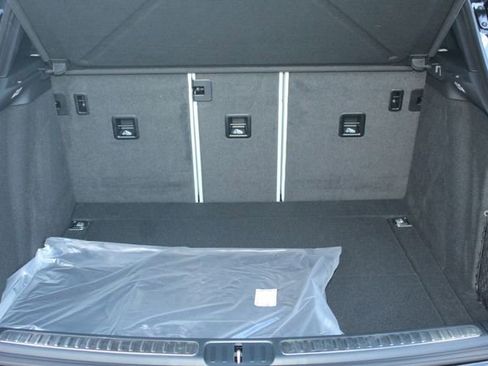 New 2026 Porsche Macan Base image 12