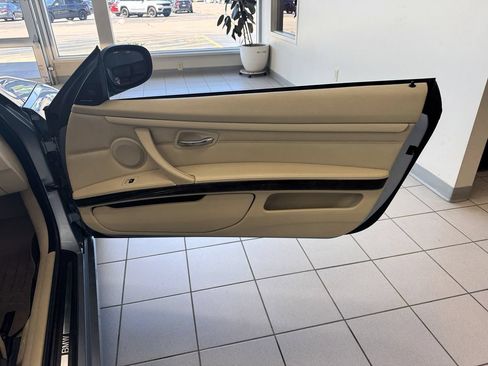 Used 2012 BMW 335i Convertible RWD image 18