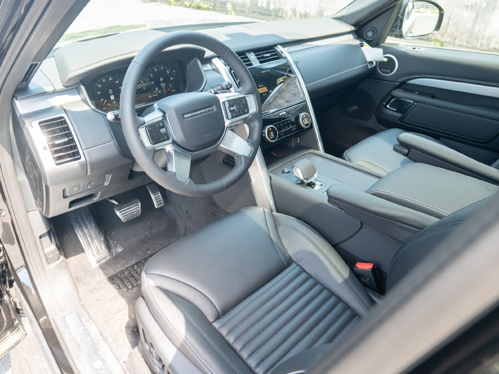 New 2026 Land Rover Discovery Limited Edition AWD/4WD image 11