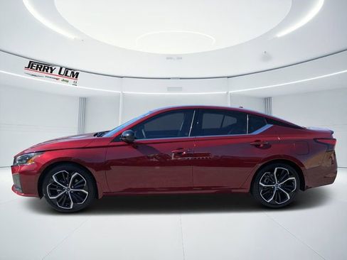 Used 2024 Nissan Altima 2.5 SR FWD image 6