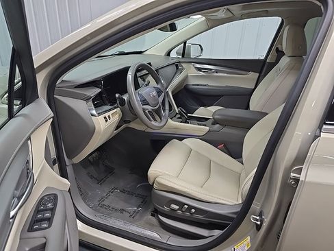 Used 2017 Cadillac XT5 Luxury w/ Driver Awareness Package image 30