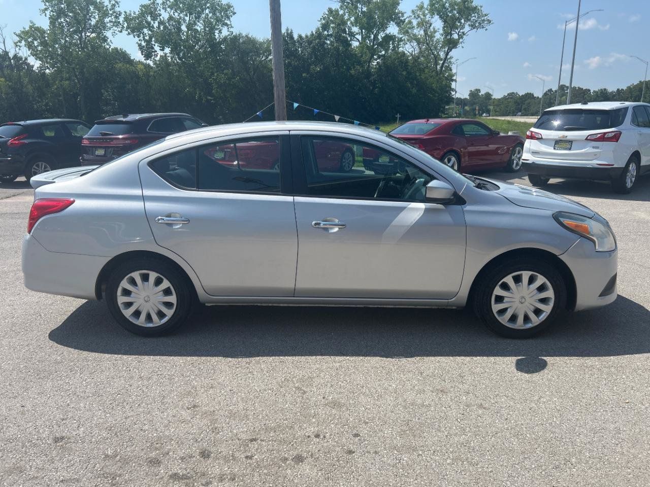 Used 2019 Nissan Versa SV FWD image 4