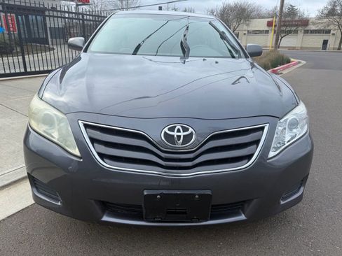 Used 2011 Toyota Camry LE w/ LE Extra-Value Pkg image 2