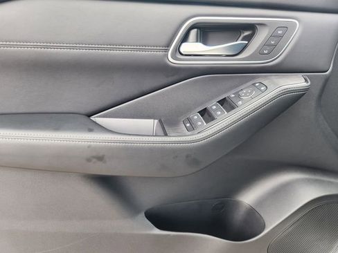 Used 2024 Nissan Rogue Platinum w/ Platinum Premium Package FWD image 18