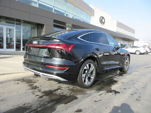Used 2022 Audi e-tron Premium Plus image 11