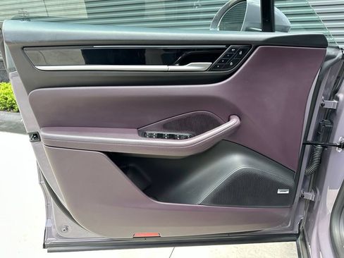 Certified 2025 Porsche Macan 4S Electric AWD/4WD image 17