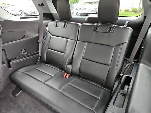 Certified 2022 Ford Explorer XLT w/ Equipment Group 202A image 11