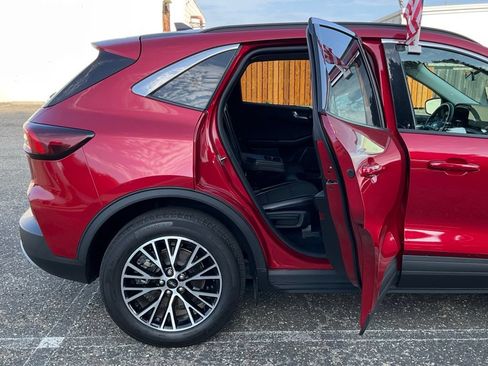 Used 2024 Ford Escape SE FWD image 21