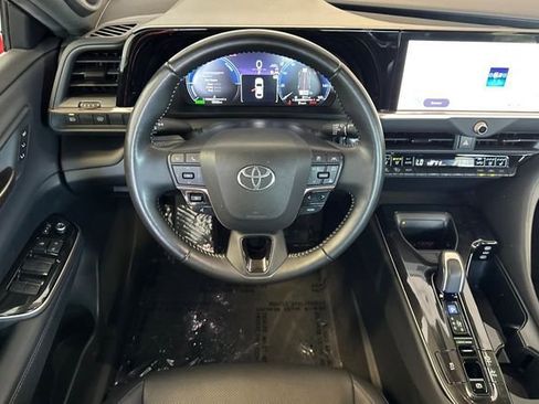 Used 2024 Toyota Crown AWD/4WD image 18