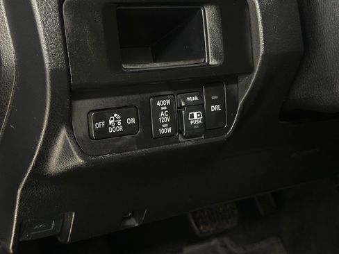 Used 2017 Toyota Tacoma TRD Sport w/ Tow Package (A/T) image 16