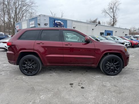 Used 2020 Jeep Grand Cherokee Altitude image 2