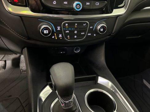 Used 2021 Chevrolet Traverse LT image 20