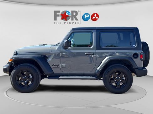 Used 2022 Jeep Wrangler Sport AWD/4WD image 2