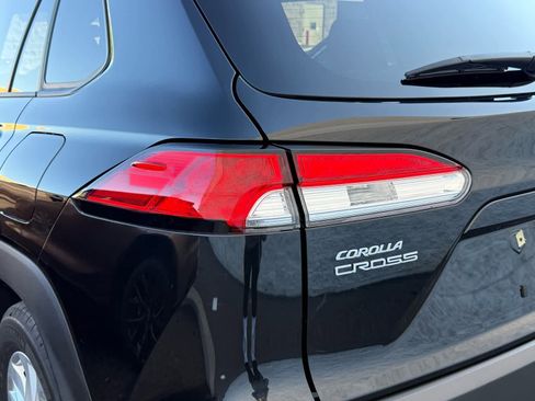 Used 2024 Toyota Corolla Cross LE image 18