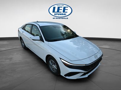 New 2025 Hyundai Elantra SE
