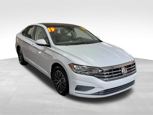 Used 2019 Volkswagen Jetta SE FWD image 3