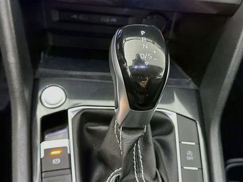 Used 2022 Volkswagen Tiguan SE FWD image 23