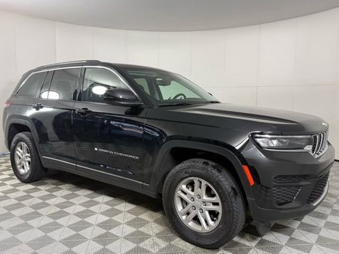 Used 2022 Jeep Grand Cherokee Laredo w/ Luxury Tech Group I image 9