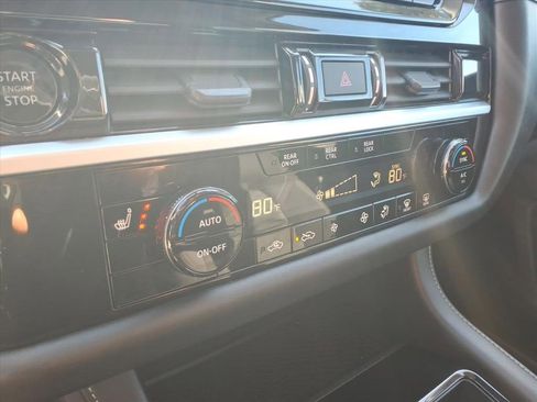 Used 2025 Nissan Pathfinder SV image 17