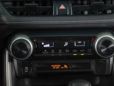Used 2020 Toyota RAV4 LE FWD image 20