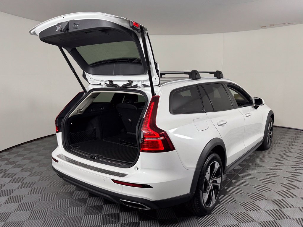 Used 2021 Volvo V60 T5 Cross Country w/ Climate Package AWD/4WD image 9