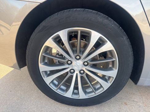 Used 2017 Buick LaCrosse Preferred image 8