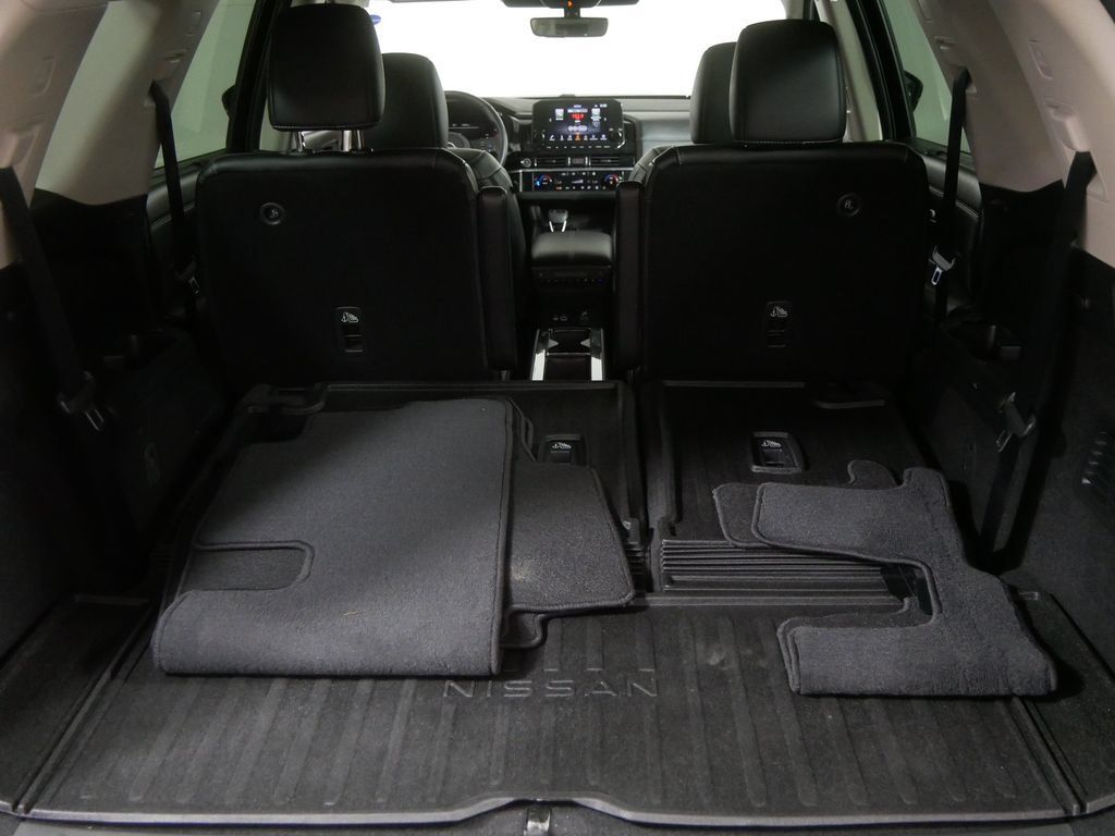 Used 2023 Nissan Pathfinder Platinum AWD/4WD image 5