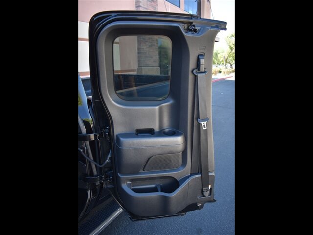 Used 2018 Nissan Titan SV w/ SV Convenience Package RWD image 21