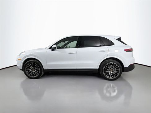 Certified 2023 Porsche Cayenne Platinum Edition AWD/4WD image 2