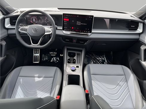 New 2026 Volkswagen Tiguan SE R-Line AWD/4WD image 9