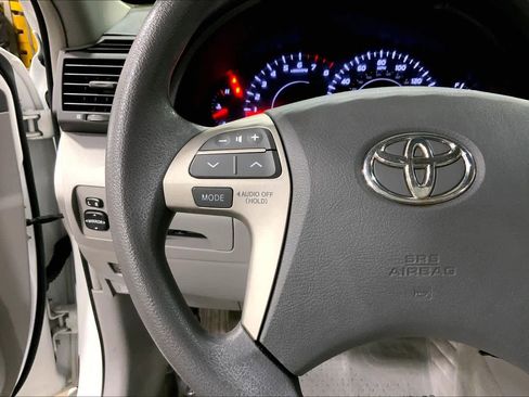 Used 2011 Toyota Camry LE image 23