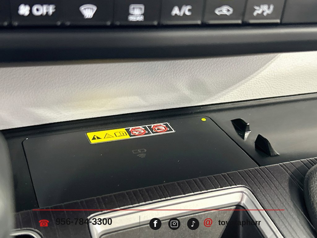 Used 2025 Toyota Sienna LE FWD image 23