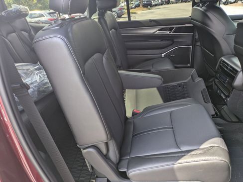 New 2025 Jeep Wagoneer Series II w/ Convenience Group I image 28