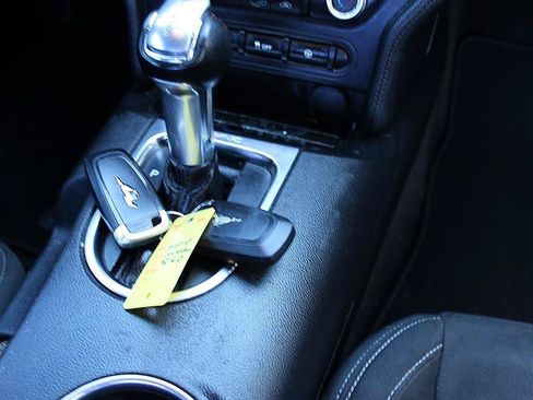 Used 2018 Ford Mustang Coupe RWD image 13